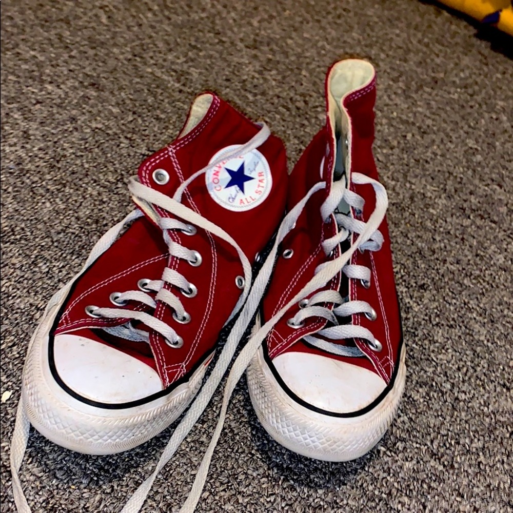 MAROON CONVERSE